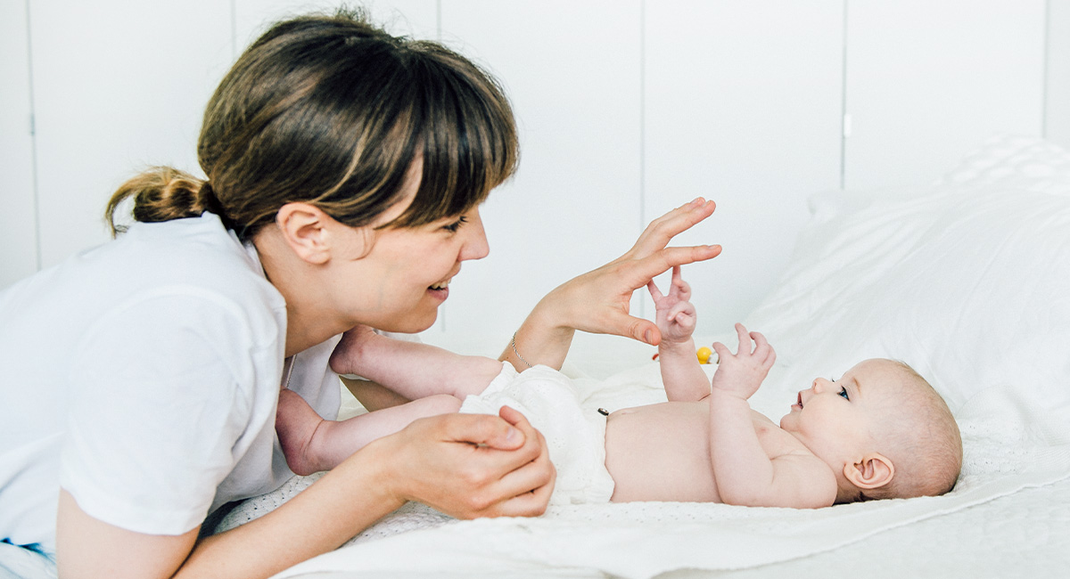 Mother-and-child-on-bed