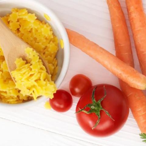 Pasta med tomat och mozarella 8 mån